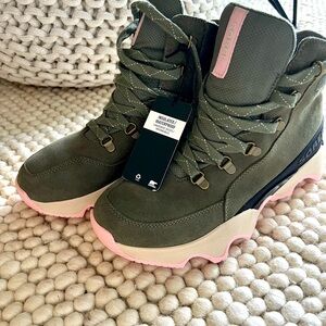 Women’s Sorel Kinetic Impact Conquest Boots Size 9